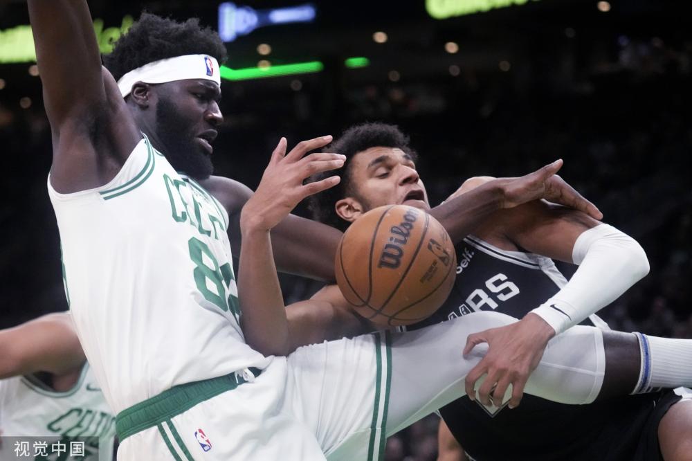 许多球迷和 许多球迷和